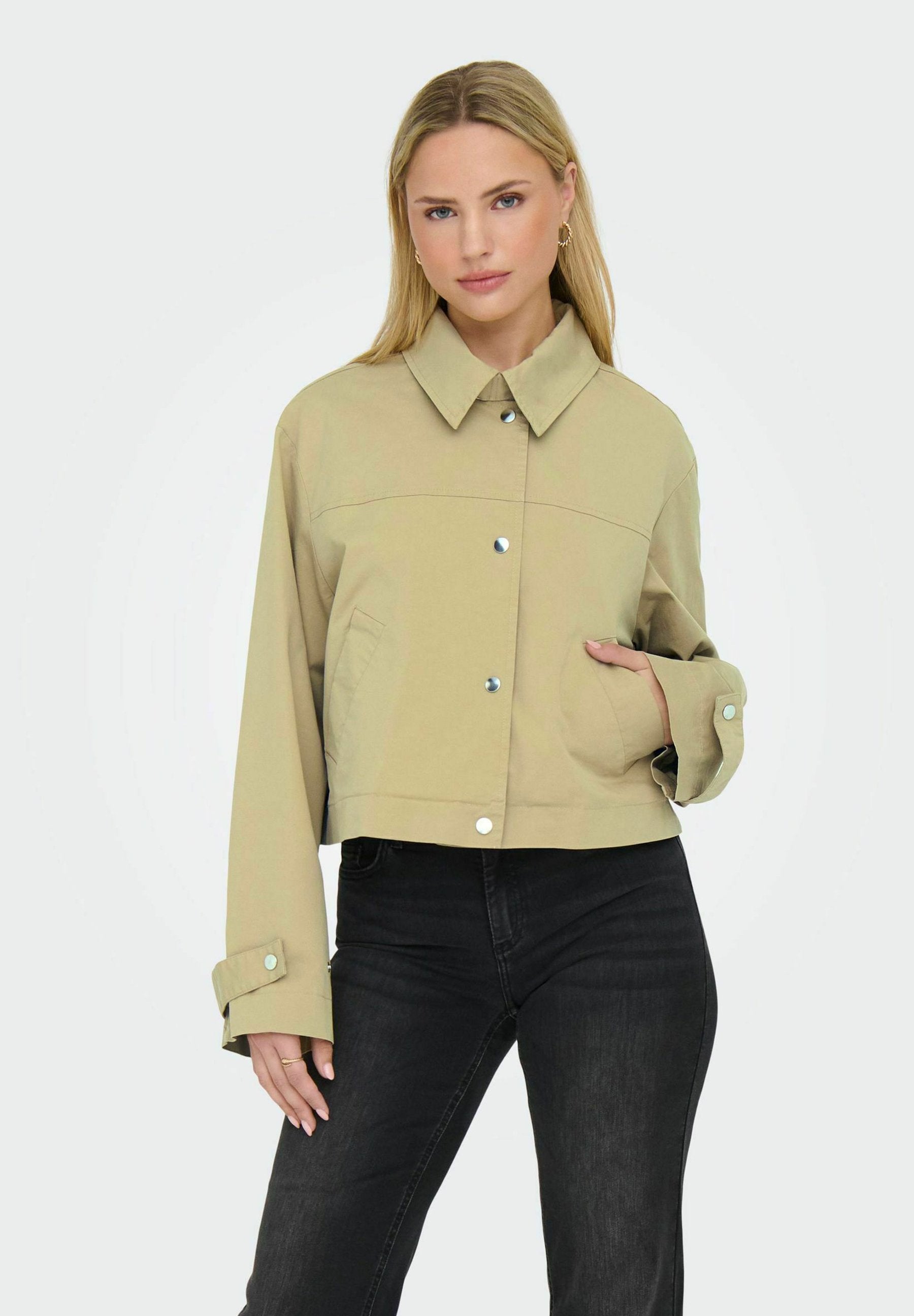 ONLY Leichte Jacke Media 3