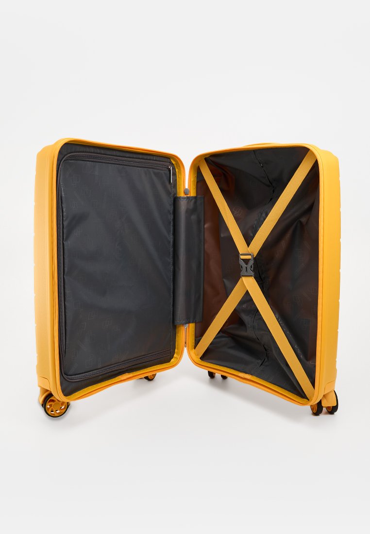 American Tourister SPINNER