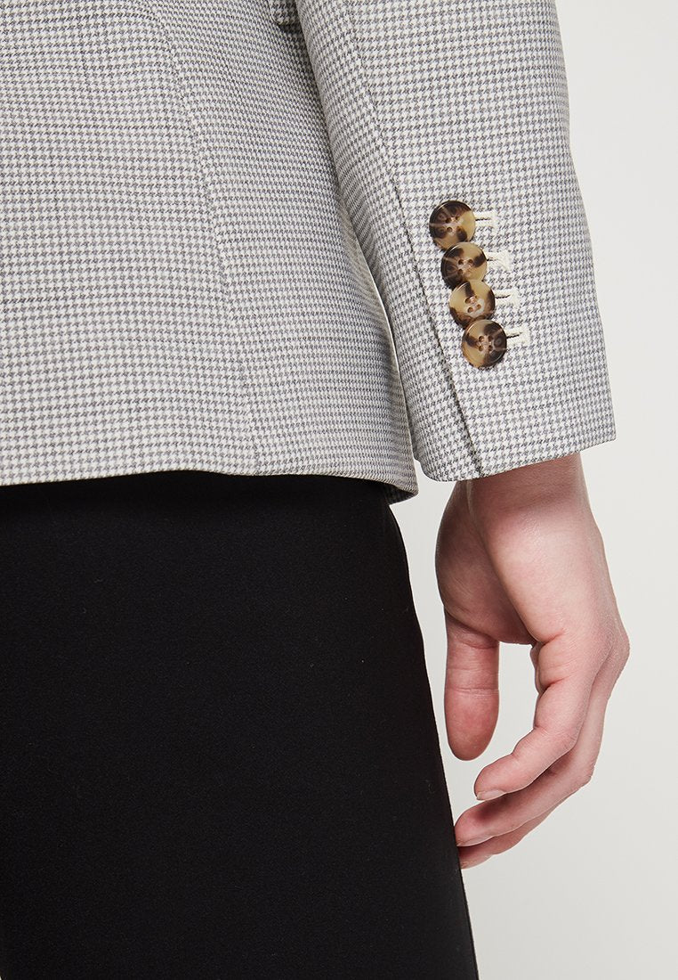 Club Monaco