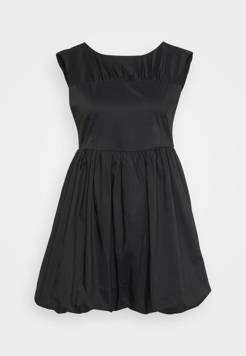 Schwarzes Kleid mit einem taillierten Oberteil, kurzen Ärmeln und einem vollen, gerafften Rock. Hergestellt aus glattem Stoff mit einem subtilen Glanz. Keine sichtbaren Muster.