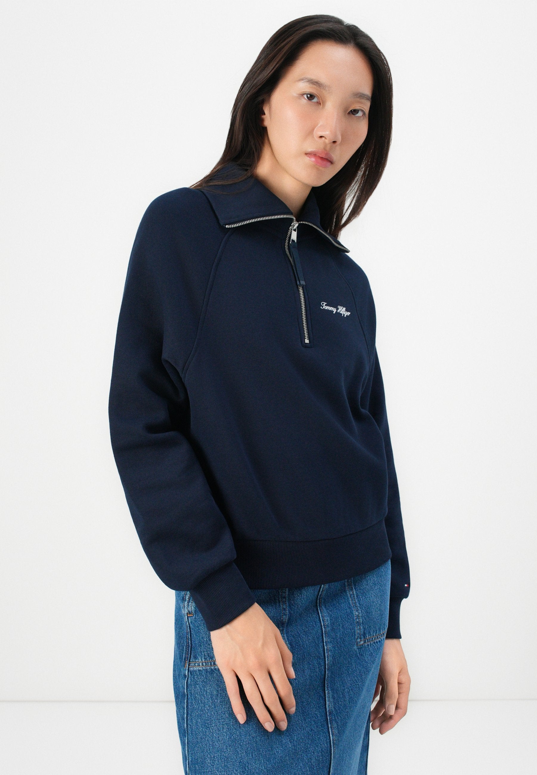 CLASSIC SCRIPT HALF-ZIP Media 5