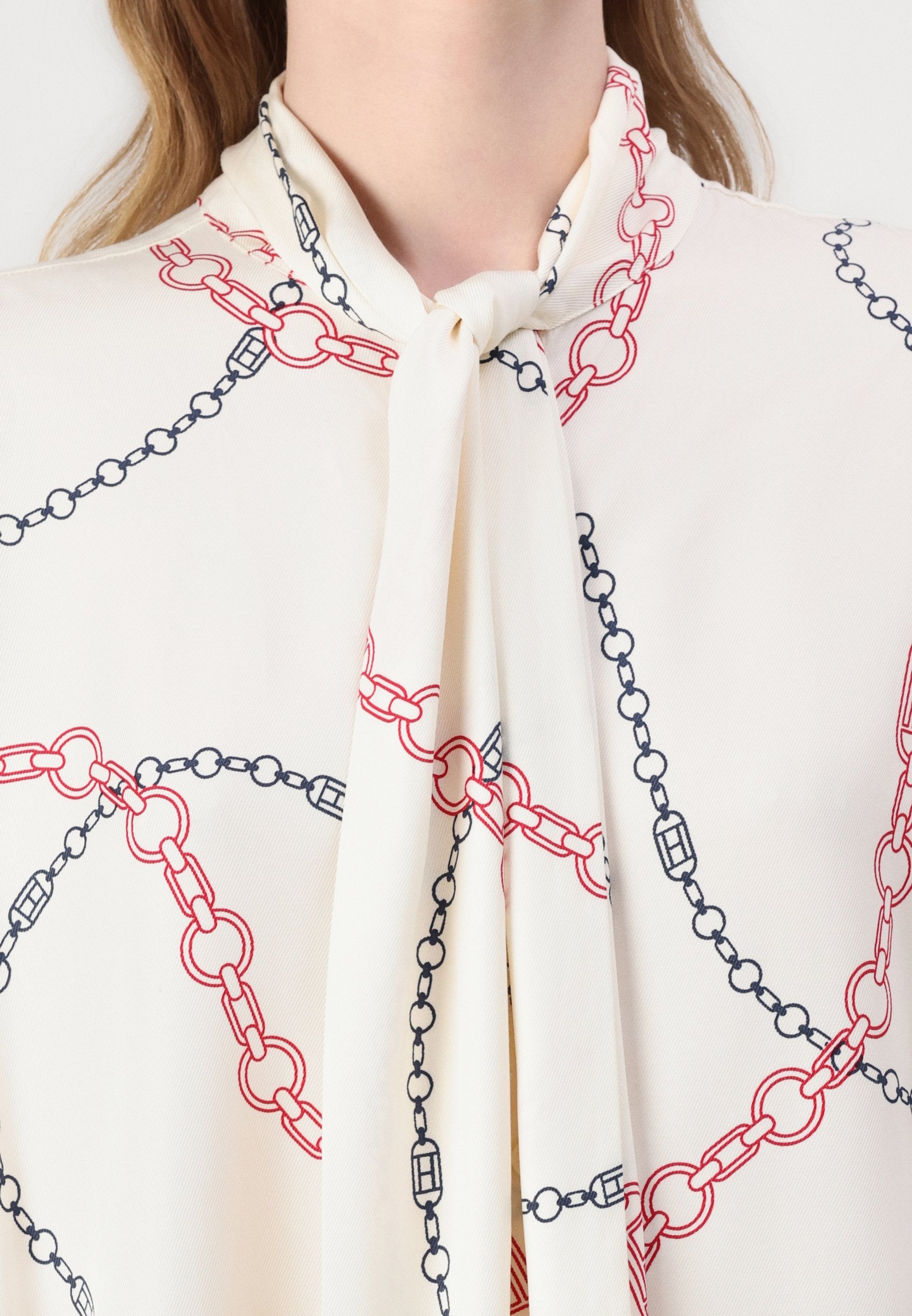 FLUID BOW BLOUSE Media 6