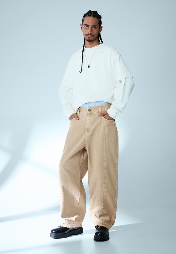 Bershka SUPER BAGGY - Baggy Jeans - sand