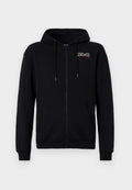 Schwarze Zip-Hoodie aus Baumwolle, mit einer Fronttasche, verstellbarem Kordelzug und einem kleinen Logo auf der linken Brust.