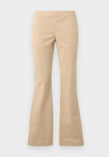 Beige Hosen mit weitem Bein, flacher Vorderseite und ohne sichtbare Verschlüsse, vor hellem, einfarbigem Hintergrund dargestellt.