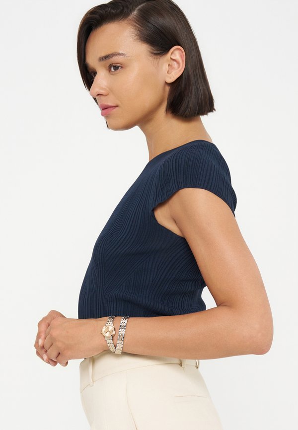 DKNY