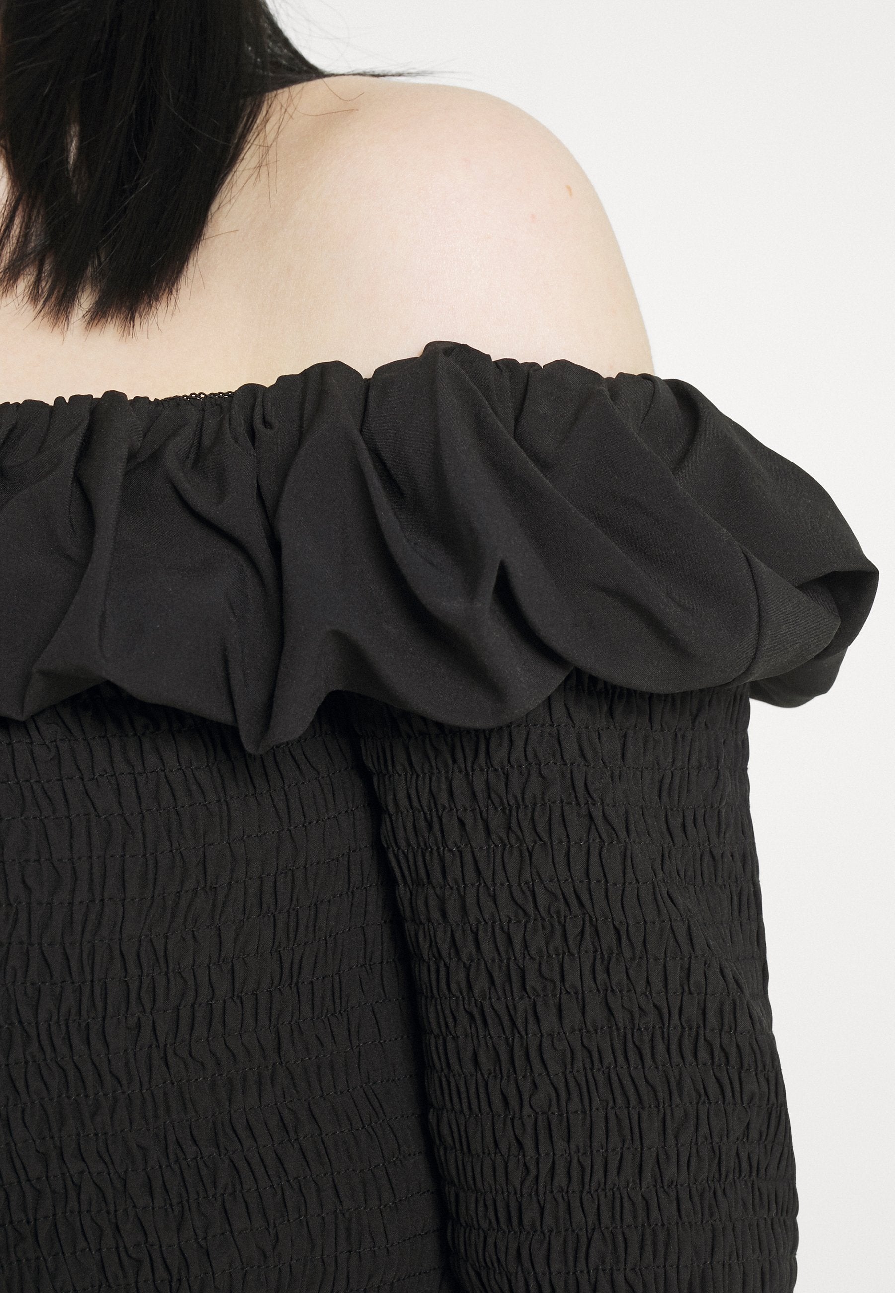 NA-KD OFF SHOULDER