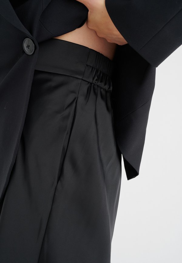 InWear SKILAIW ZILKY SHORT SKIRT