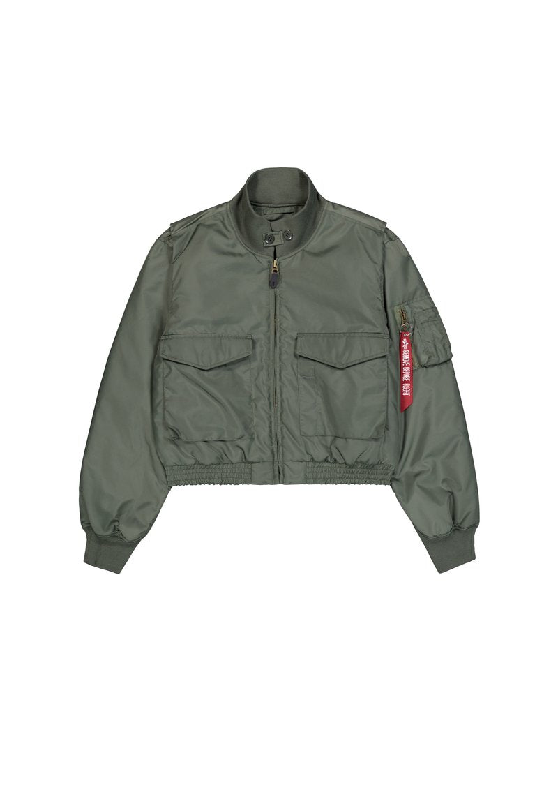 Olivgrüner Bomberjacke aus glattem Synthetikmaterial. Verfügt über einen Reißverschluss vorne, zwei große Brusttaschen und einen roten Reißverschlussanhänger.