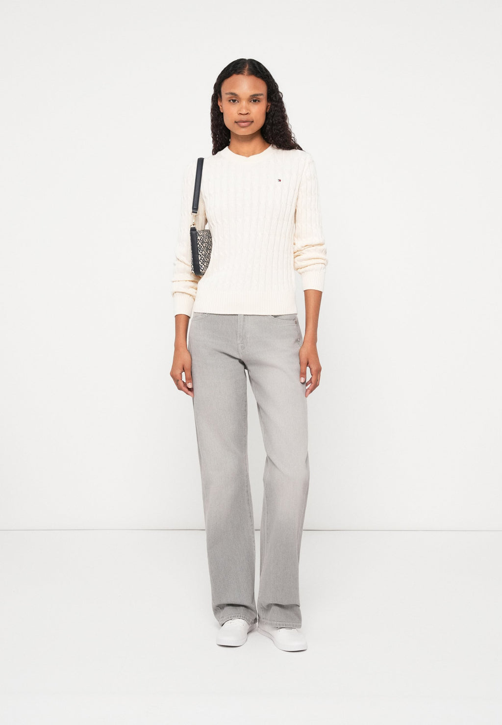CABLE KNIT CREW NECK JUMPER Media 2