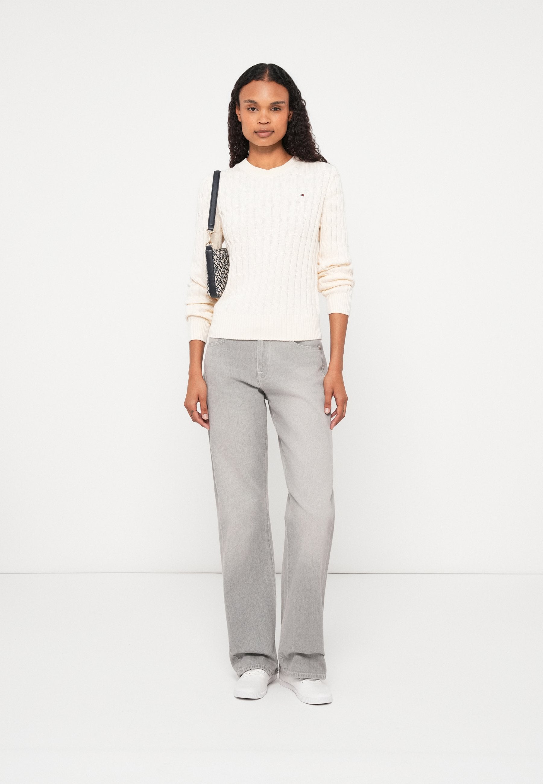 CABLE KNIT CREW NECK JUMPER Media 2
