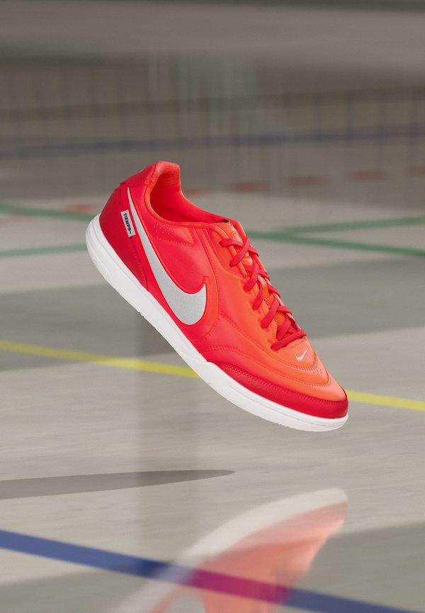 Nike Performance TIEMPO STREETGATO - Indoor football boots - brt crimson/blur/white