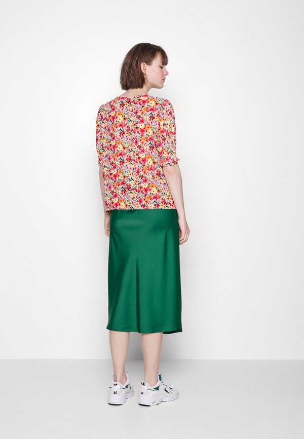 ONLY Tall ONLFREDERIKKE V NECK