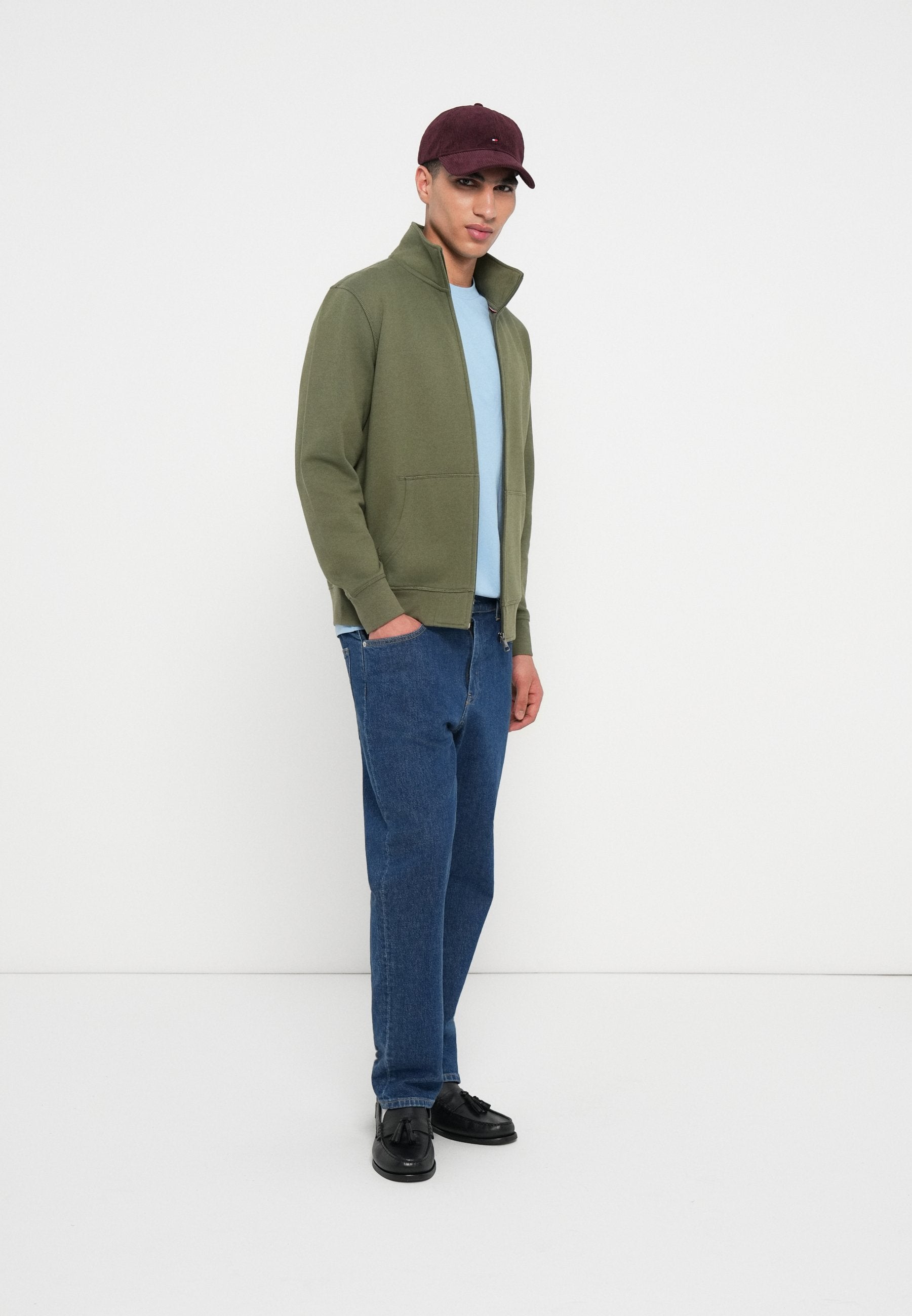 STAND-UP COLLAR ZIP-THRU FLEECE SWEATSHIRT Media 2