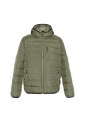 Olivgrüne gepolsterte Jacke mit Kapuze, ausgestattet mit einem Frontreißverschluss und zwei seitlichen Taschen. Texturiertes Material mit horizontalen Steppnähten.