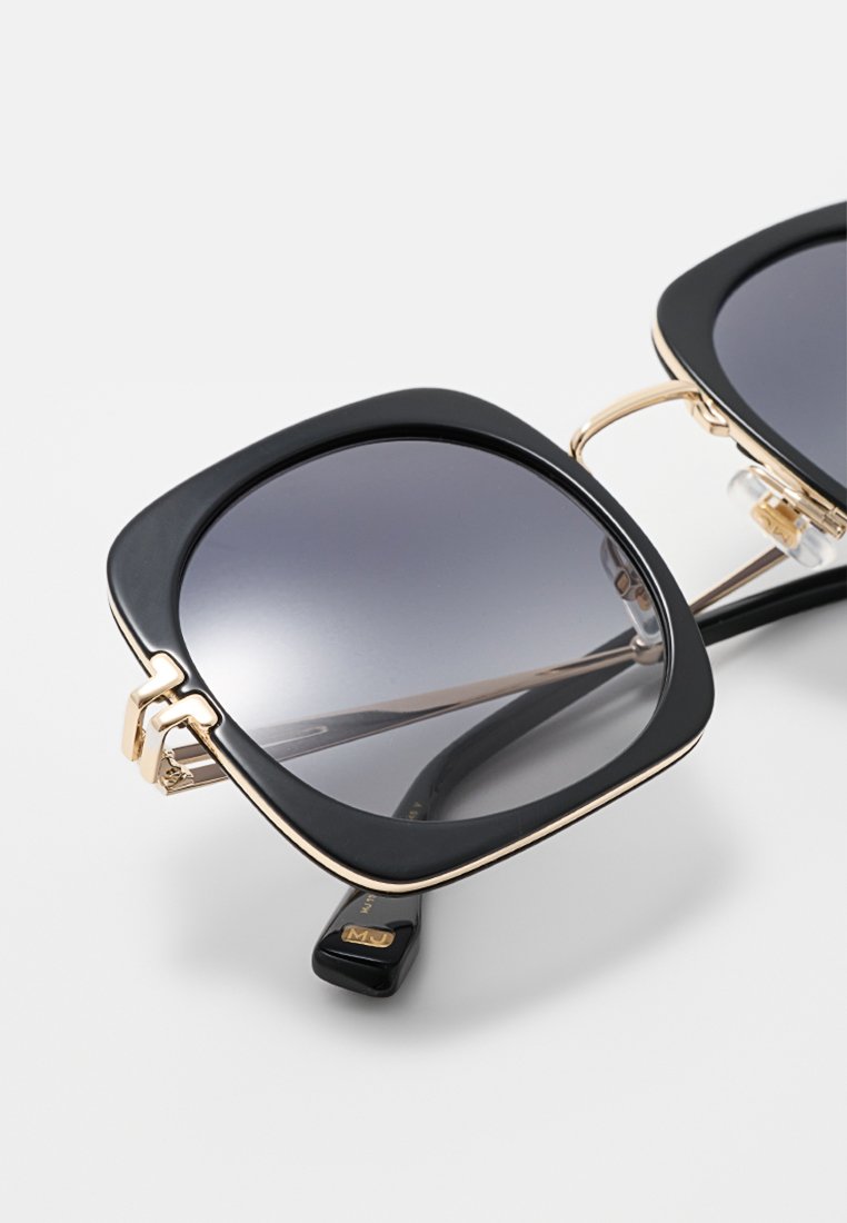 MARC JACOBS