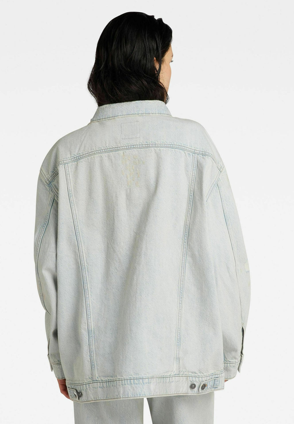 OVERSIZED Media 3