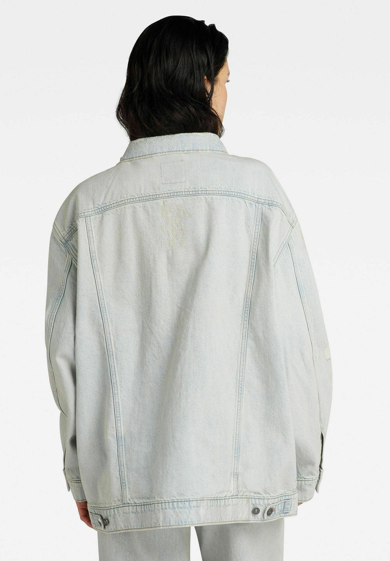 OVERSIZED Media 3