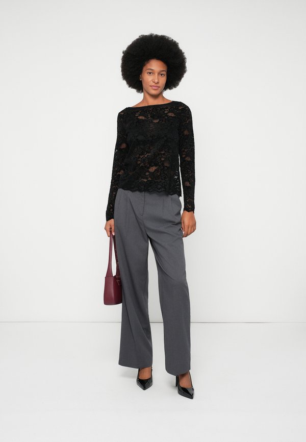 Rosemunde DANIA BOATNECK