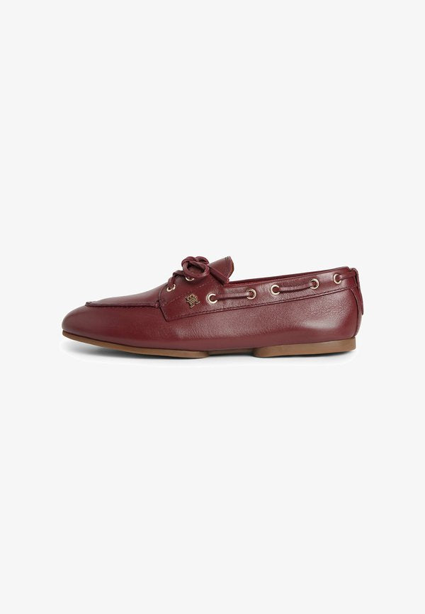 Tommy Hilfiger LEATHER TH MONOGRAM BOAT SHOES - Boat shoes - cherry chestnut