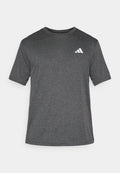 Graues Sport-T-Shirt mit kurzen Ärmeln, strukturiertem Muster, rundem Ausschnitt und einem weißen Adidas-Logo auf der oberen linken Brust.