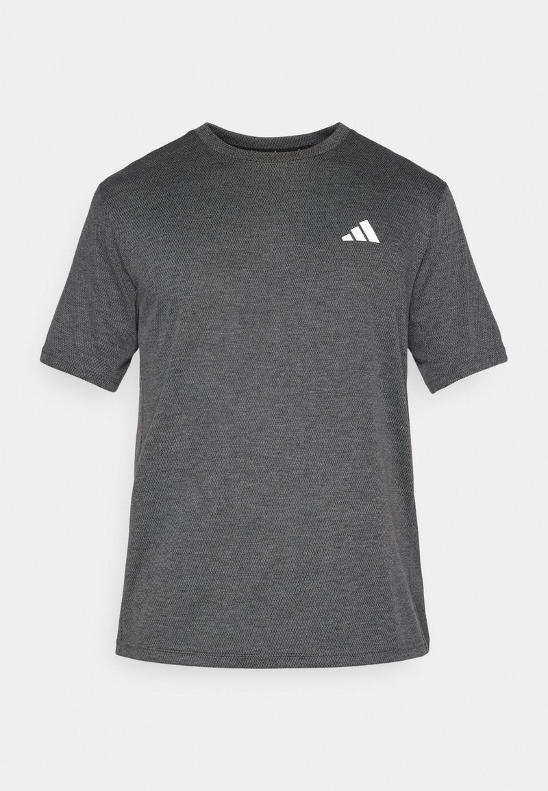 Graues Sport-T-Shirt mit kurzen Ärmeln, strukturiertem Muster, rundem Ausschnitt und einem weißen Adidas-Logo auf der oberen linken Brust.