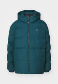 Türkiser Pufferjacke mit verstellbarem Kapuzenzug, Frontreißverschluss und elastischen Bündchen. Mit gesteppte Abschnitten und einem kleinen Logo-Patch auf der Brust.