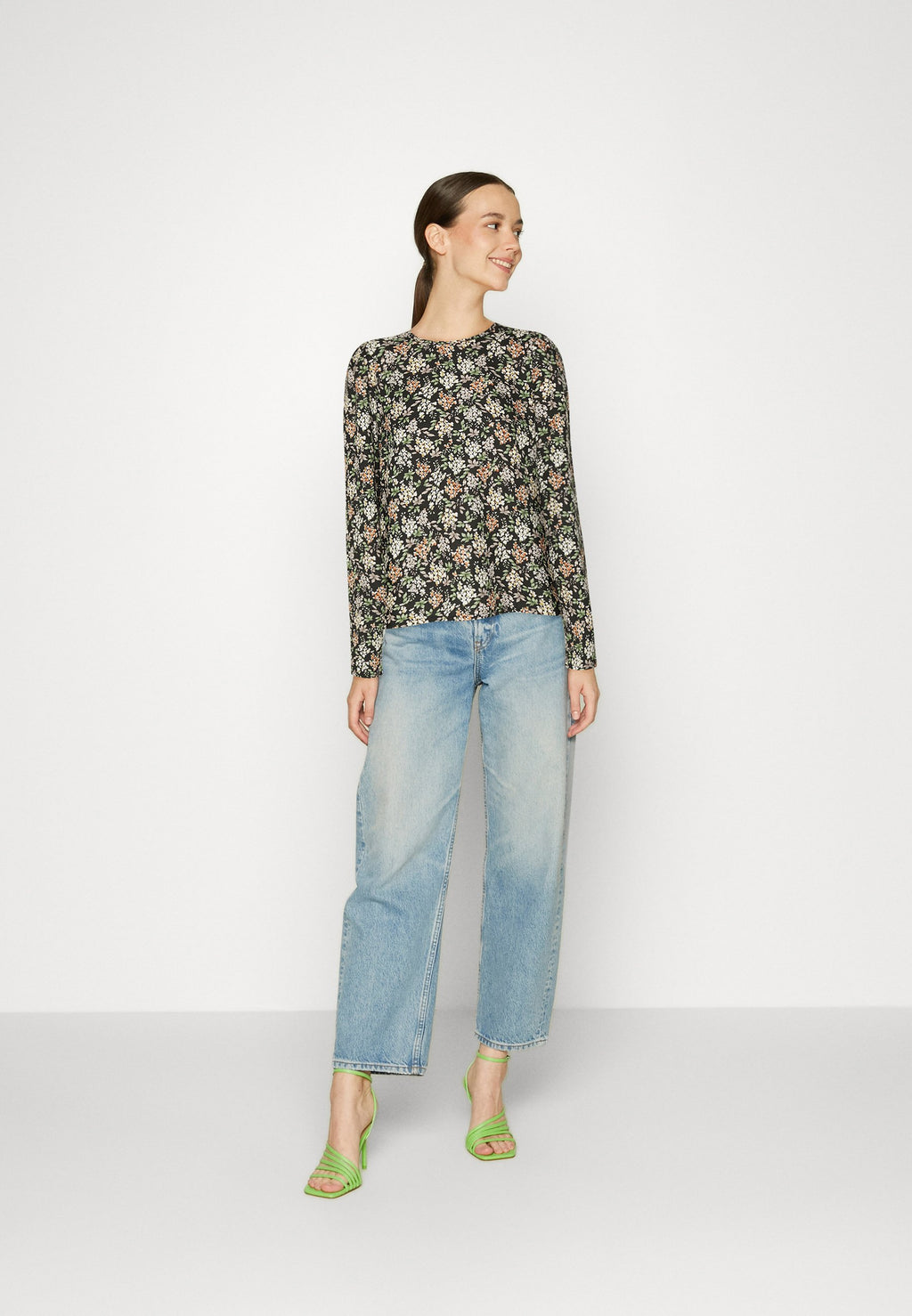 ONLY ONLRYLEE O NECK PUFF SLEEVE