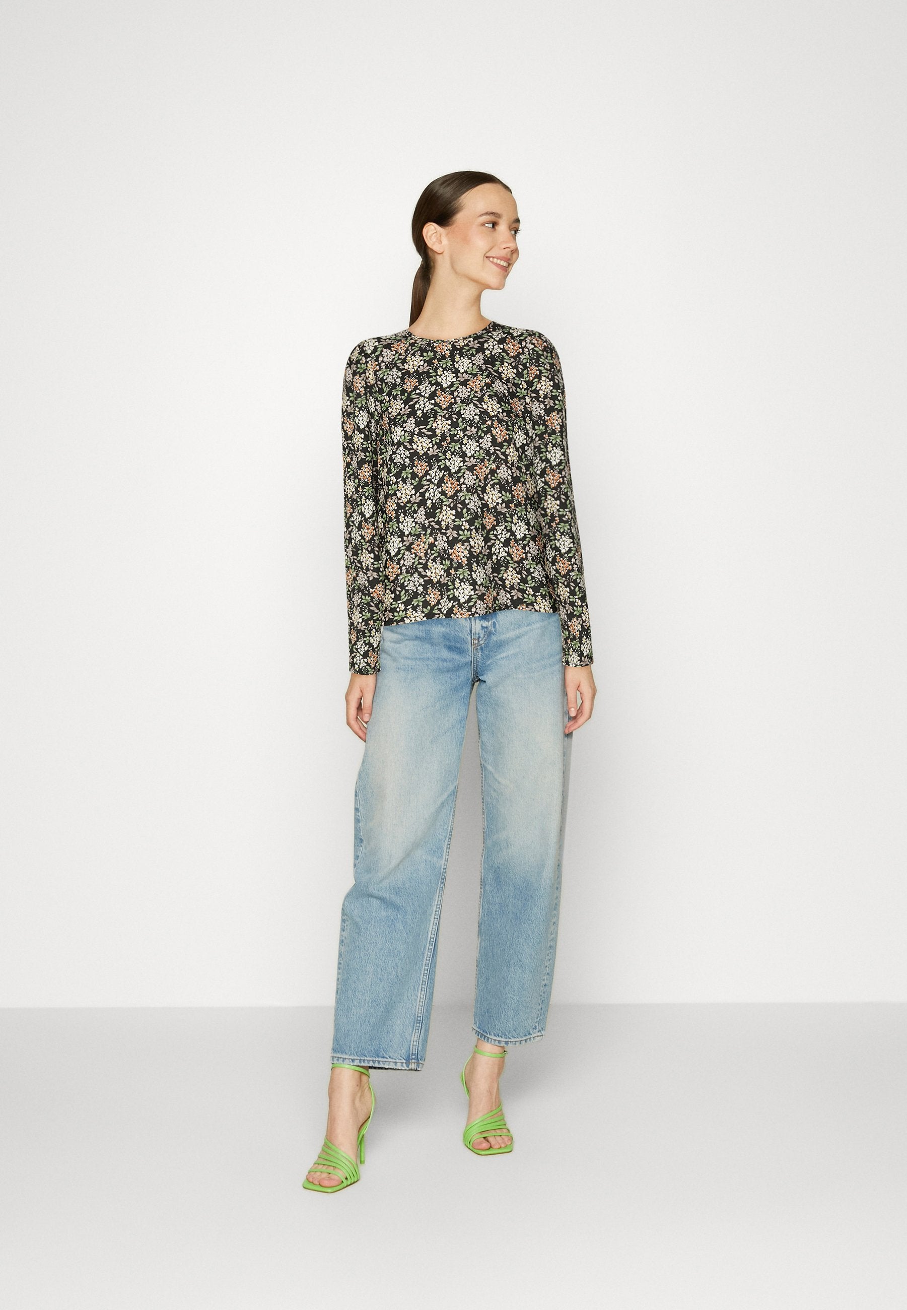 ONLY ONLRYLEE O NECK PUFF SLEEVE