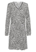 Schwarz-weißes Blumendruckkleid mit langen Ärmeln, V-Ausschnitt und einer taillierten Taille, die in einen lockeren Rock übergeht. Weiches, leichtes Material.