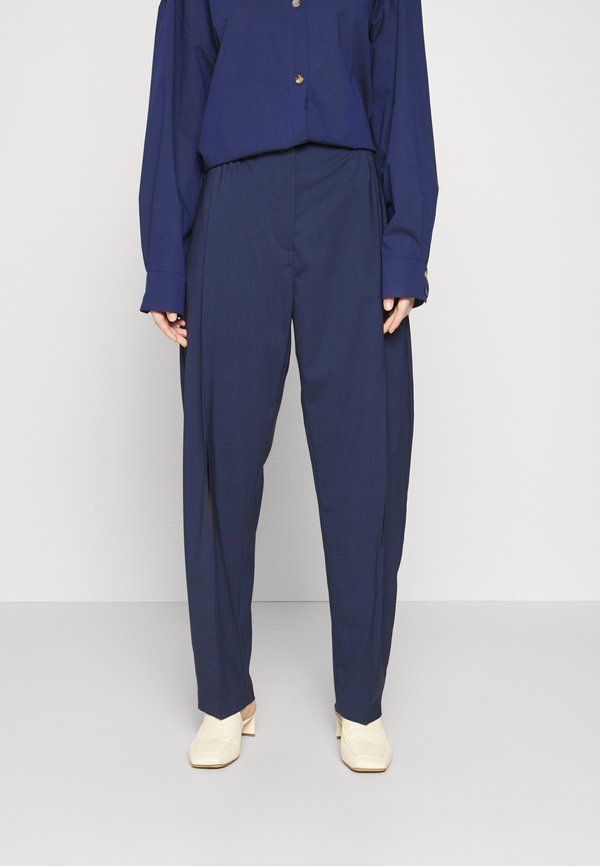 A.W.A.K.E. MODE TAPERED PANTS WITH VERTICAL SLIT KNEES