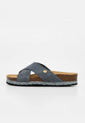 Blauer Wildleder-Slide-Sandalette mit überkreuzten Riemen, Kork-Fußbett, geflochtenem Mittelfußsohlen-Detail und schwarzer strukturierter Laufsohle.