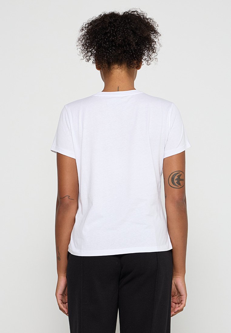 DKNY Sport