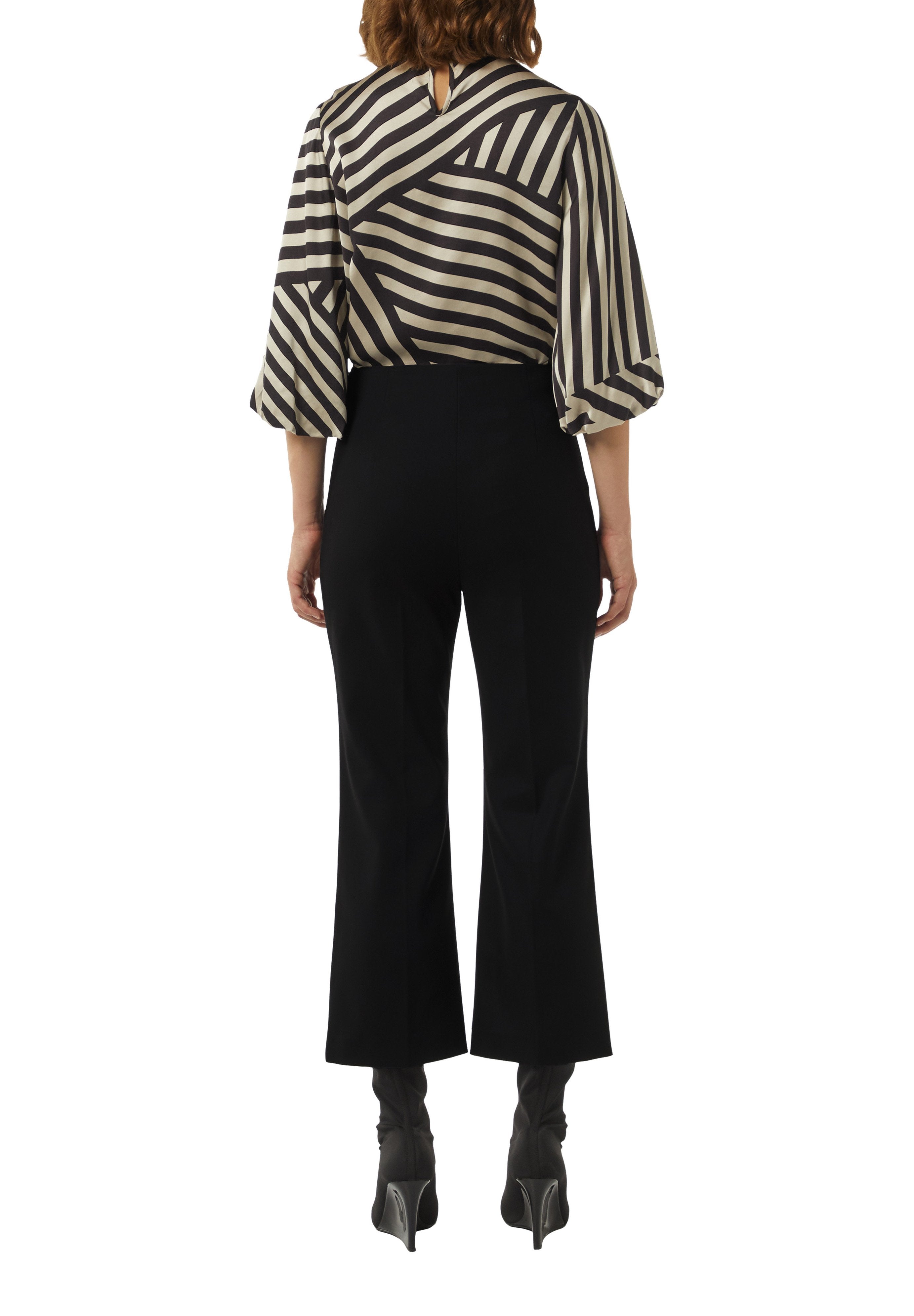 FLARED-LEG-AUS STRETCH Media 6