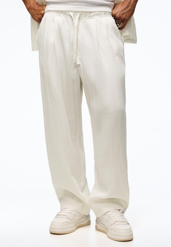 Bershka SUPER BAGGY RUSTIC TROUSERS 00995721 - Trousers - white