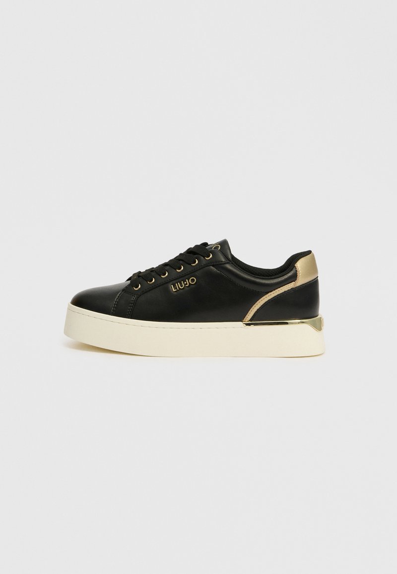 Schwarze Leder-Sneaker mit weißer Sohle, goldenen Akzenten und gepolstertem Fersenbereich. Besitzt ein Logo an der Seite und ein klassisches Schnürdesign.
