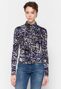 Langärmliges Button-Up-Hemd in einem abstrakten Muster aus Schwarz, Lila und Weiß. Glattes Material mit einem kragenlosen Ausschnitt und taillierter Silhouette.