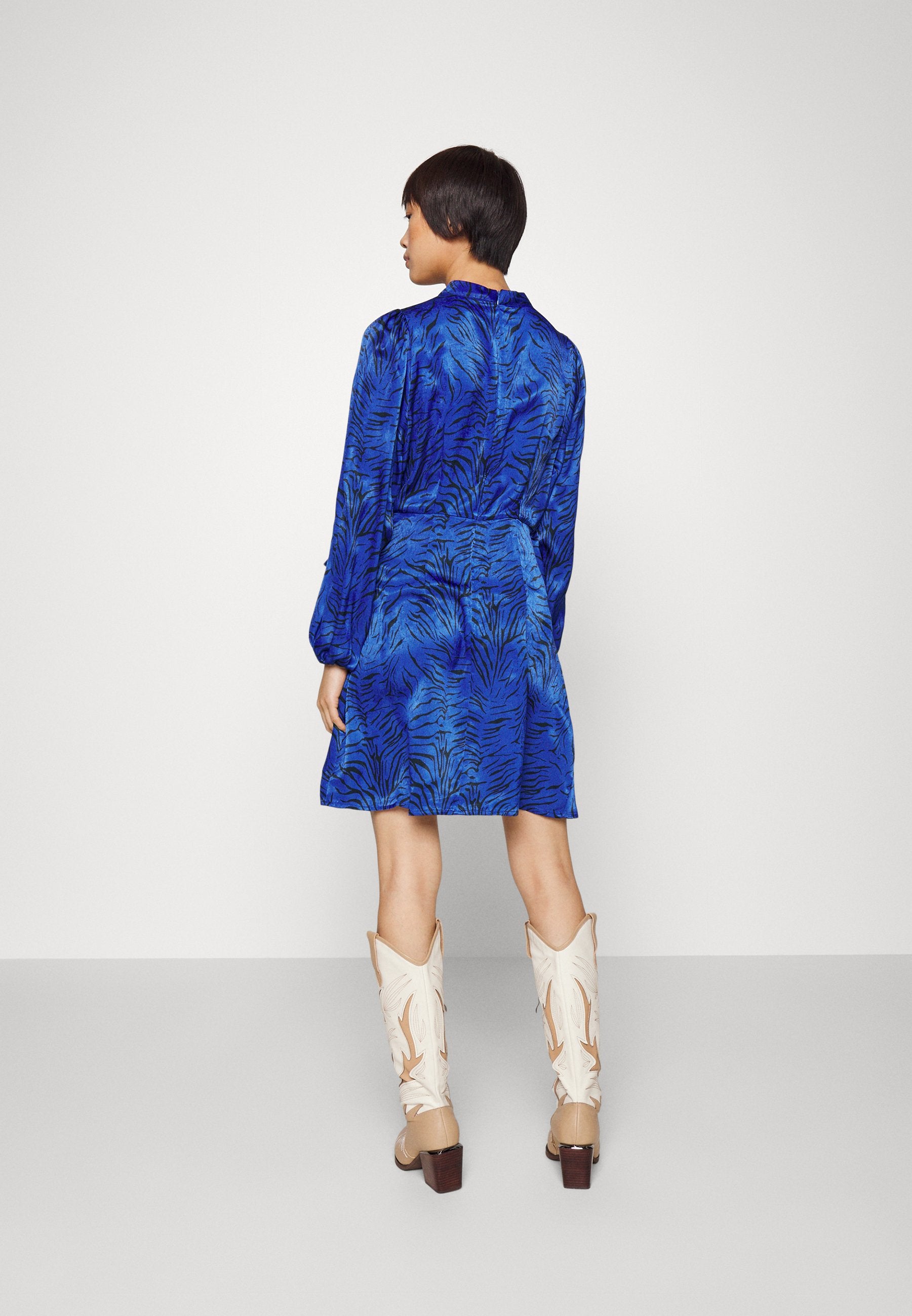 ONLMILLE WRAP DRESS Media 4