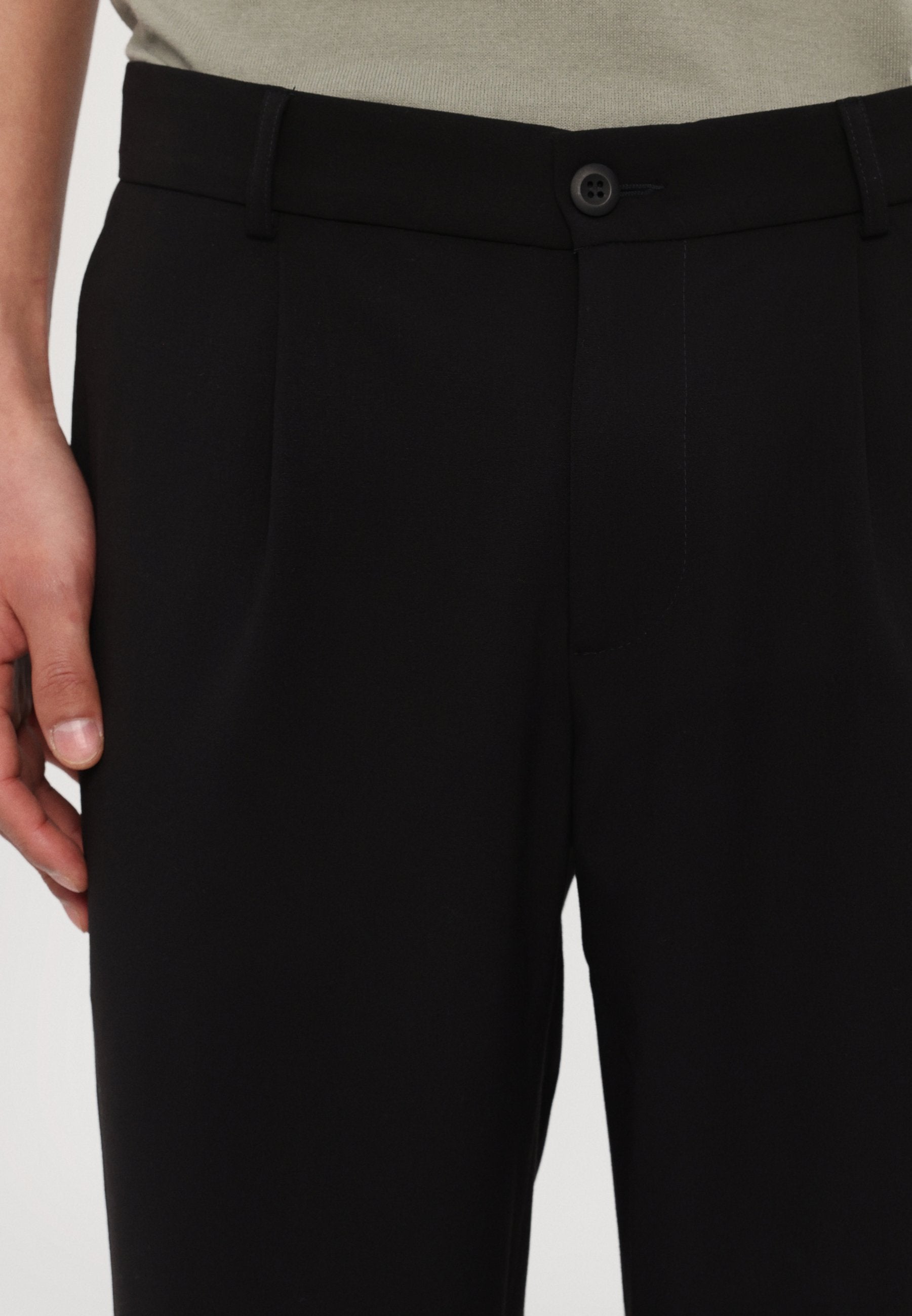 Essential Collective TAPERED PLEATED TROUSERS