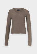 Langärmeliges, geripptes Oberteil in einem gedämpften Braunton. V-Ausschnitt-Design mit figurbetonter Silhouette. Weiche Textur, ideal zum Schichten. Minimalistischer Stil.