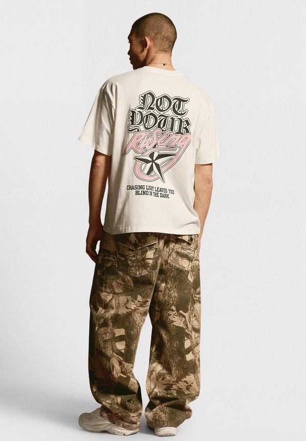 Bershka SHORT SLEEVE - Print T-shirt - white