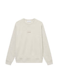 Helles graues Sweatshirt mit langen Ärmeln, Rundhalsausschnitt und gerippten Bündchen. In der Mitte mit "LES DEUX" in dunklerem Braun bestickt. Weicher Stoff, lässige Passform.