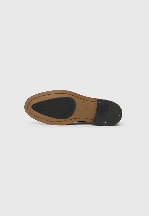 Pier One by Zalando