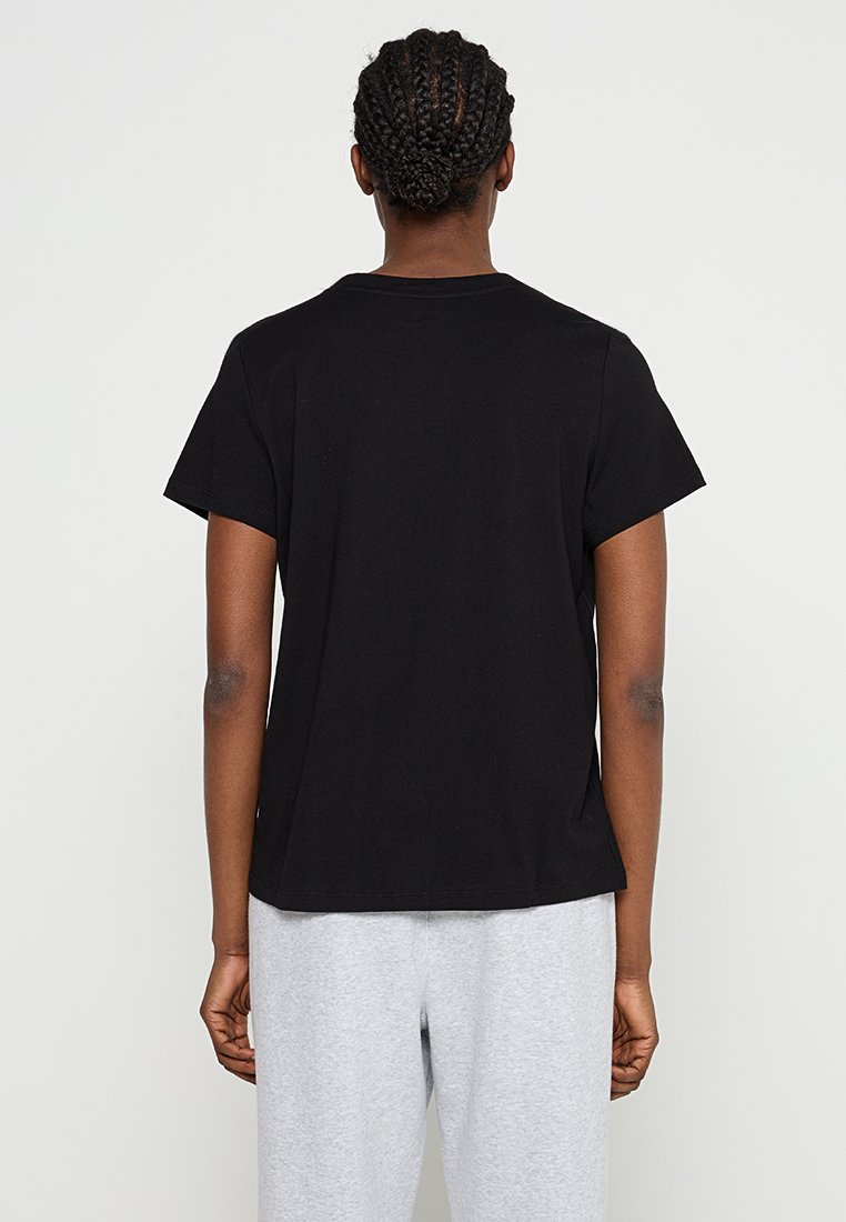 DKNY Sport