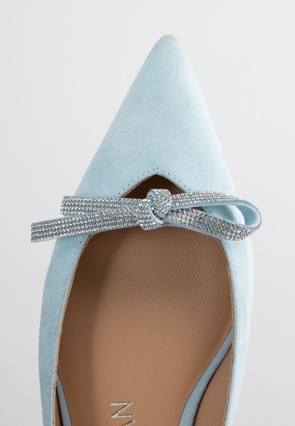 Stuart Weitzman BOW