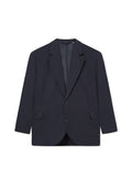 Dunkelblaues Blazer aus leichtem Stoff, mit Reverskragen, zwei Knöpfen, Seitentaschen und einem glatten Innenfutter.