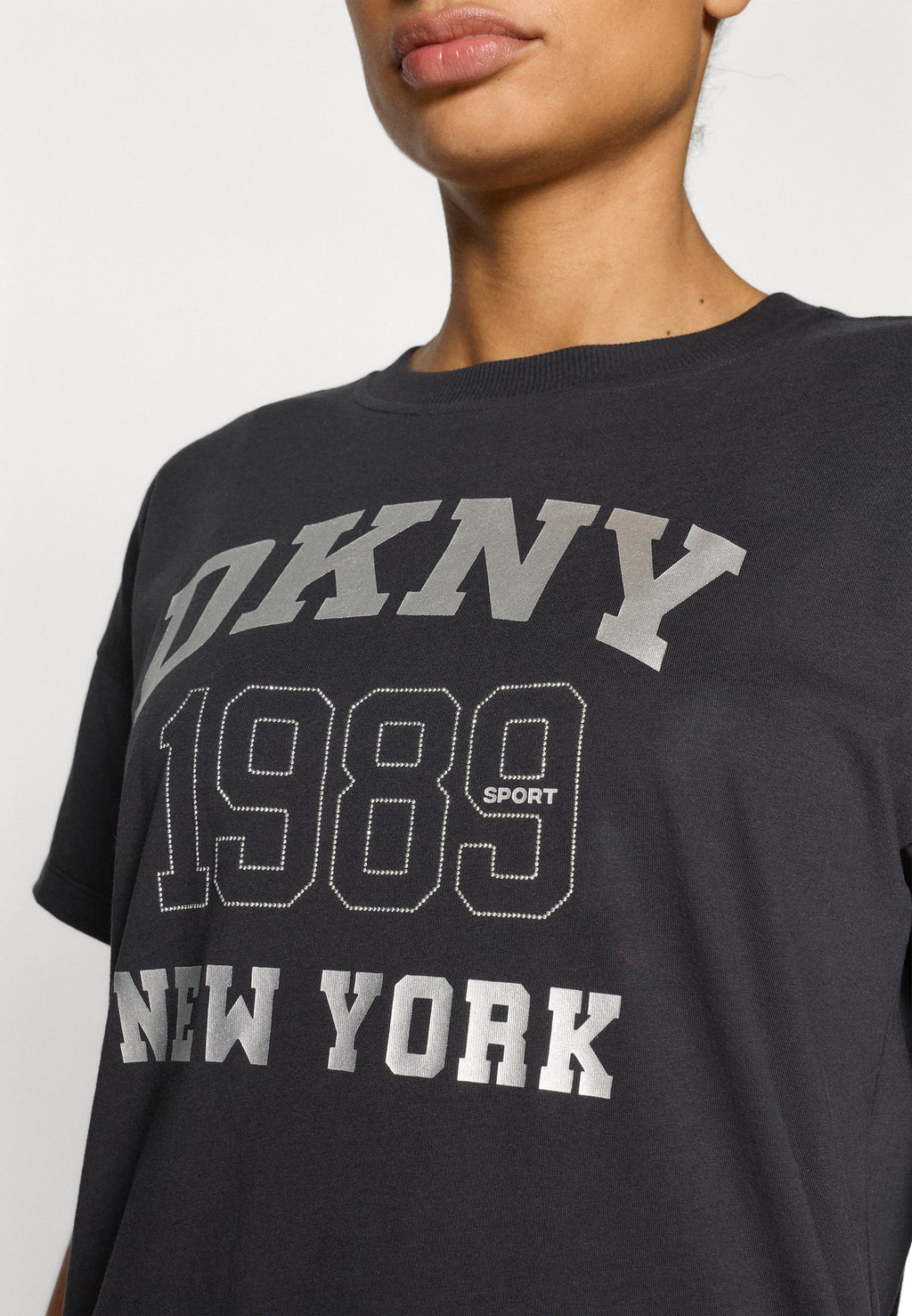 DKNY RHINESTUD LOGO DROP SHOULDER SHORT SLEEVE LEGGING TEE