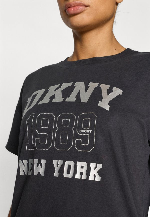 DKNY RHINESTUD LOGO DROP SHOULDER SHORT SLEEVE LEGGING TEE