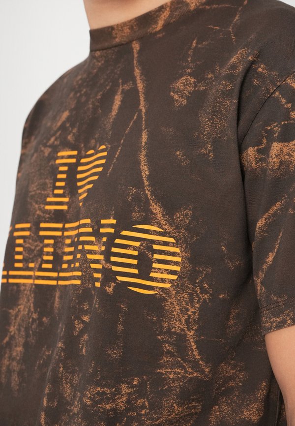 No Problemo LOVE ALIENO CAMO TEE