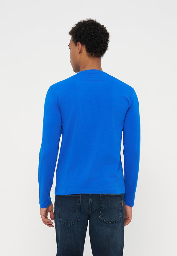 EA7 Emporio Armani